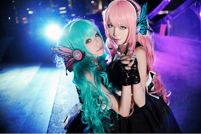 Vocaloid Magnet Hatsune Miku and Megurine Luka cosplay